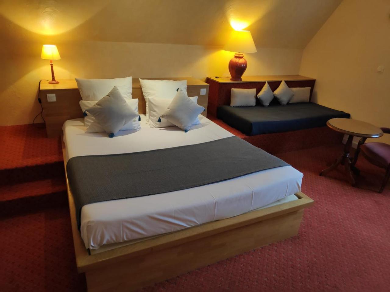 Logis Hotel Calisola Besancon - Soiree Etape Chalezeule Εξωτερικό φωτογραφία