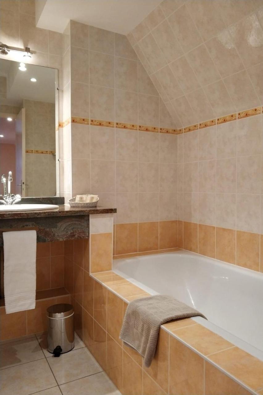 Logis Hotel Calisola Besancon - Soiree Etape Chalezeule Εξωτερικό φωτογραφία