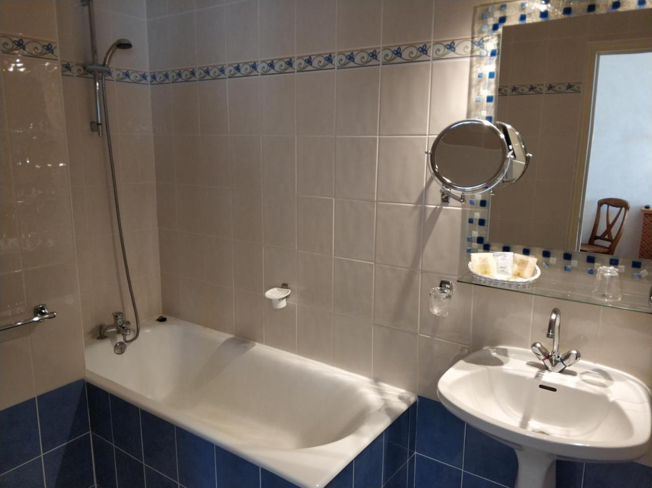 Logis Hotel Calisola Besancon - Soiree Etape Chalezeule Εξωτερικό φωτογραφία